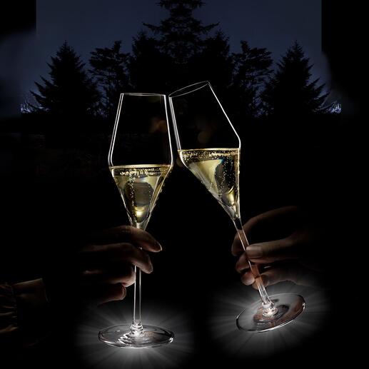 Leuchtende Sekt- und Champagnergläser, 2er-Set Nur anheben: Und Ihr perlender Champagner funkelt in sanftem Licht. Wie von Zauberhand.