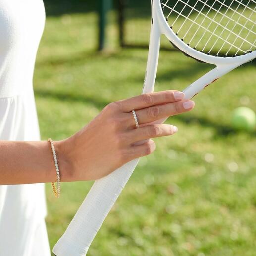 Moissanite-Tennisschmuck, Hand hält Tennisschläger