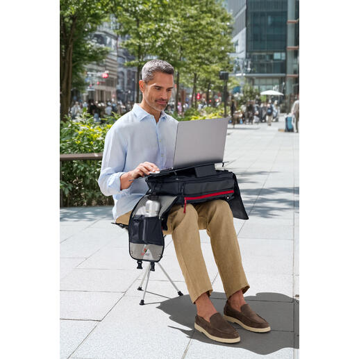 Mobiler Rucksack-Arbeitsplatz Voll ausgestatteter Laptoprucksack mit integriertem Hocker, Arbeitsplatte und Ablagefächern.