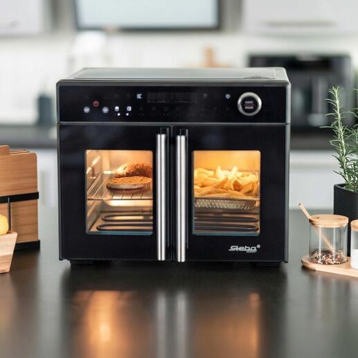 Airfry-Grillbackofen Tri-Zone mit offenen Türen und sichtbar zubereiteten Pommes.