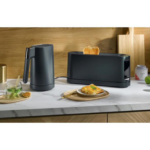Jacob Jensen Toaster und Wasserkocher auf einer Küchenarbeitsplatte.