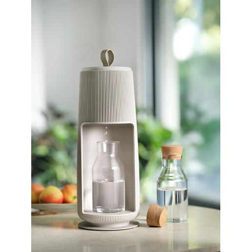 Flowell Wasserfilter in greige mit Glaskaraffe und Wasserflasche