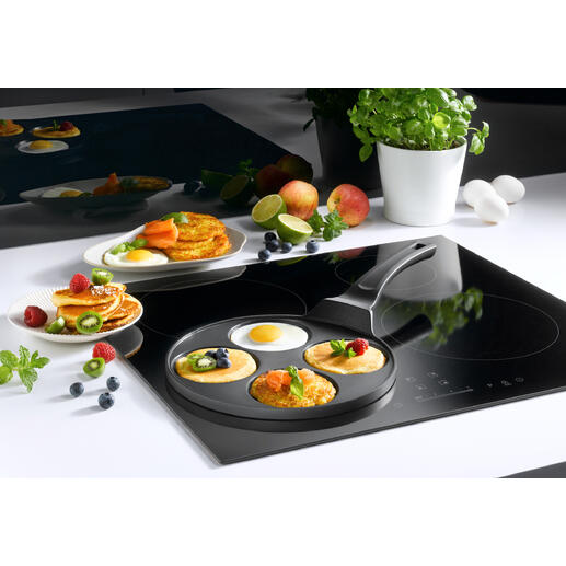 Pancake Muldenpfanne mit verschiedenen Pancakes und Eiern