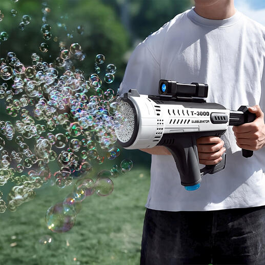 Seifenblasenmaschine BubbleNator T3000 mit sprudelnden Seifenblasen im Freien.