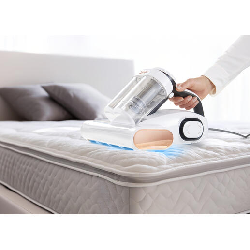 UV-C Hygiene-Sauger wird auf einer Matratze verwendet