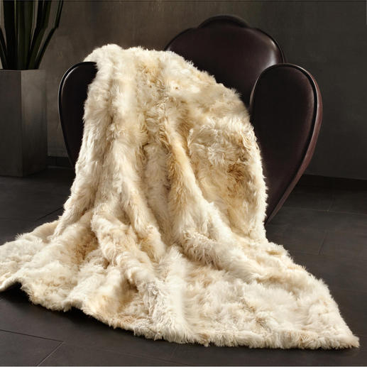 Alpakafell-Kissen oder -Decke Hergestellt aus ausgesucht feinen, flauschig weichen Alpakafellen. Von Hand gefertigt.