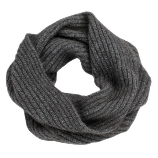 Der Loop-Schal aus neuseeländischem Possum-Haar. So warm, weich und leicht. In luxuriöser Mischung mit Merino-Wolle und Seide.