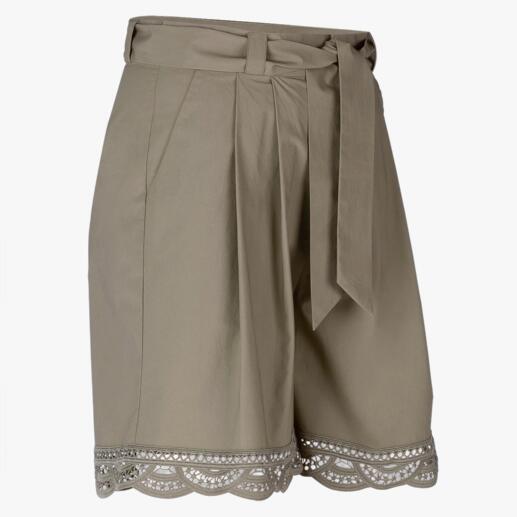 Khakifarbene Shorts mit Belt und Spitzenabschluss, Größe 34.