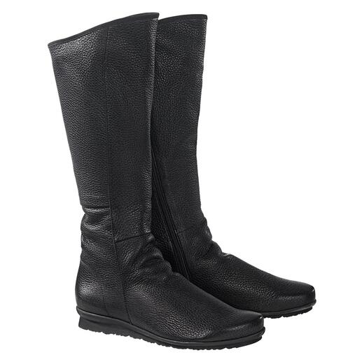 Paar arche Hirschleder-Stiefel in Schwarz, frontalansicht