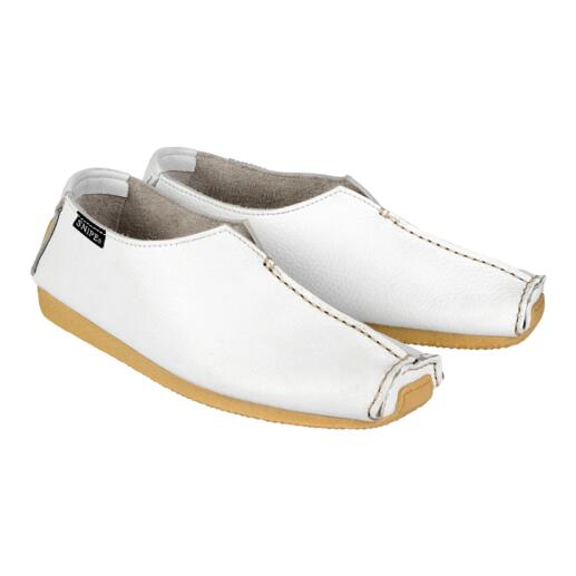 Zwei weiße Snipe® Bequem-Slipper von vorne.