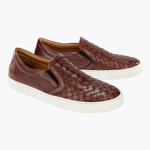 Kalbleder-Flecht-Slipper in Whisky-Farbe mit modischem Design.