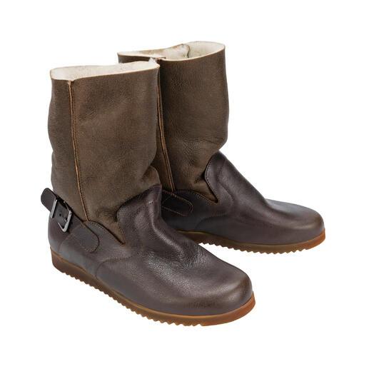 Braune Soft-Bikerboots mit seitlichem Schnallenverschluss und weichem Innenfutter.