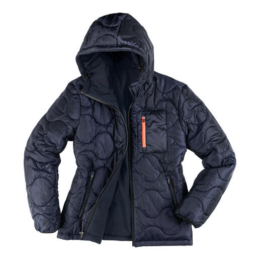 Softshell-Wendejacke in gestepptem Design, Kapuze und Reißverschluss.