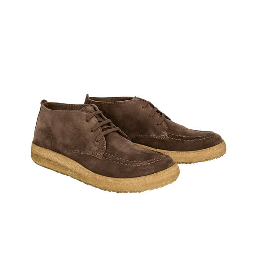 Paar Astorflex Chukka-Boots aus braunem Wildleder, Kopfansicht.