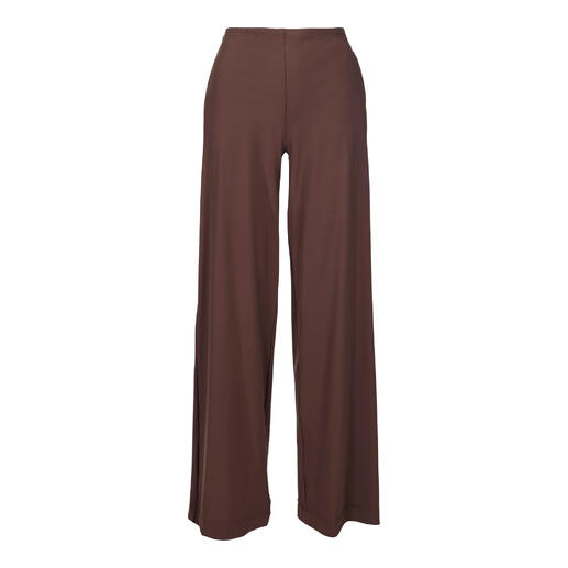 Vordere Ansicht einer braunen, weiten Hose