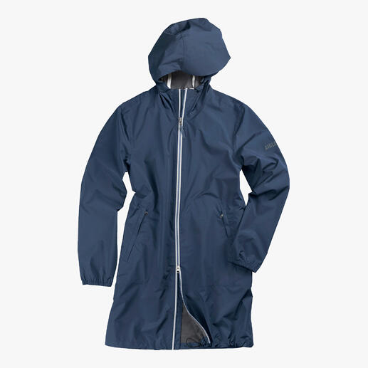Der Pocket-Parka vom Outdoor-Experten Aigle, Frankreich. Schicker und angezogener als übliche Falt-Regenjacken.