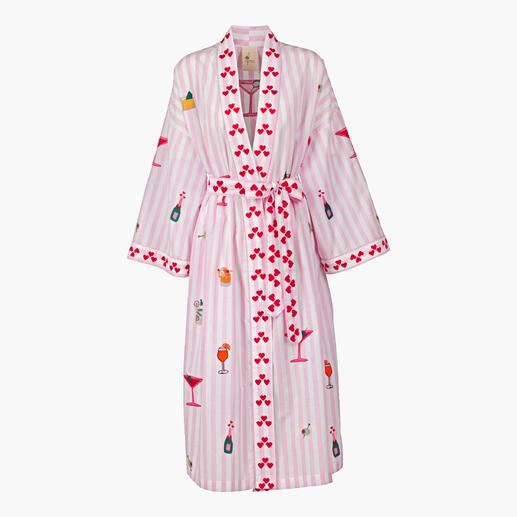 Der liebevoll bestickte Kimono-Mantel von Nimo With Love. Im Set mit Schlafmaske und passendem Beutel. Für den Mädelsabend, den Wellness-Tag oder einfach als stylishe Loungewear. Rosa Bademantel mit Cocktailmuster auf gestreiftem Hintergrund