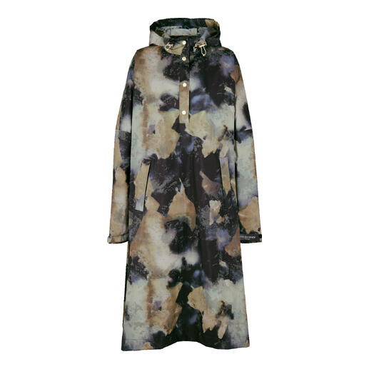 Ilse Jacobsen Design-Regenponcho in verschiedenen Farben auf Kleiderständer