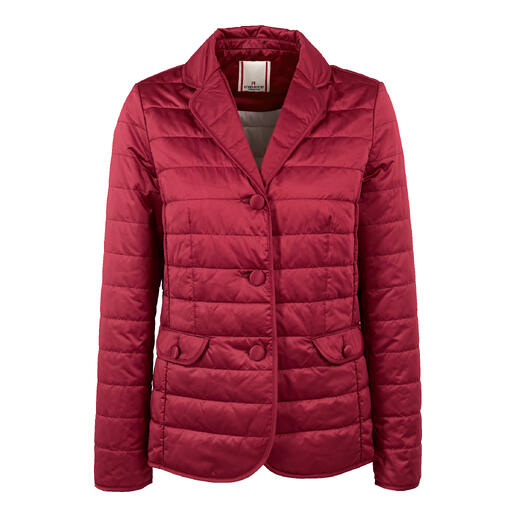 Roter Steppblazer mit drei Knöpfen und strukturierter Oberfläche.