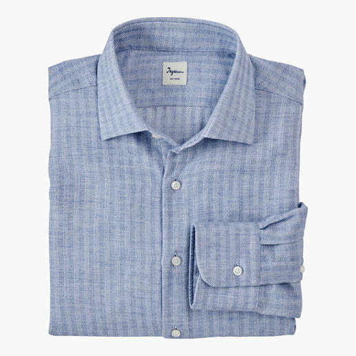 Helles blau-gestreiftes Jacquard-Hemd mit aufgerolltem Ärmel.
