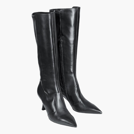 Schwarze Stretchleder-Stiefel mit hohem Schaft und spitzem Absatz.