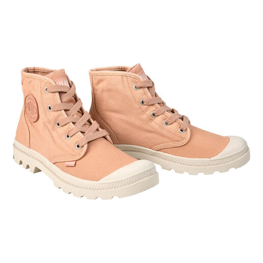 Palladium Canvas-Boots in Rosa, seitliche Ansicht mit Schnürung.