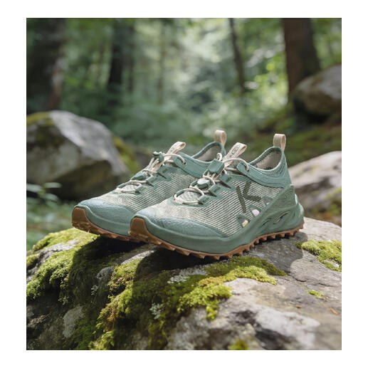 Salbeifarben Hybrid-Sneaker von Keen, seitliche Ansicht.