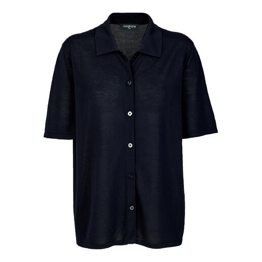 Tencel-Seiden-Strickbluse in navy, modern mit durchgehender Knopfleiste.