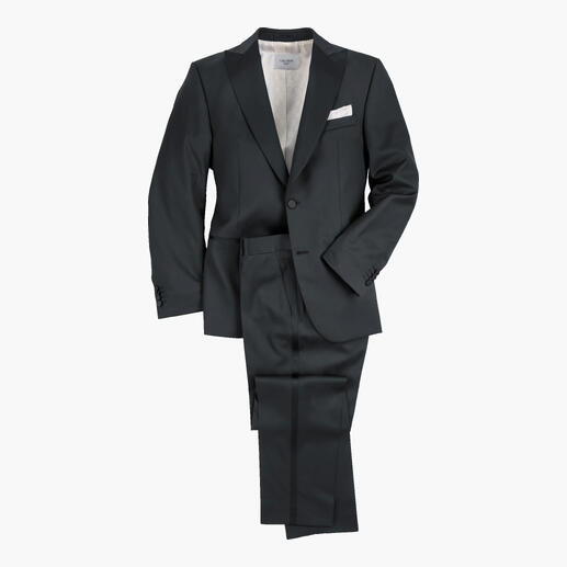 Schwarzes Smoking-Sakko mit passender Hose auf einem weißen Hintergrund.