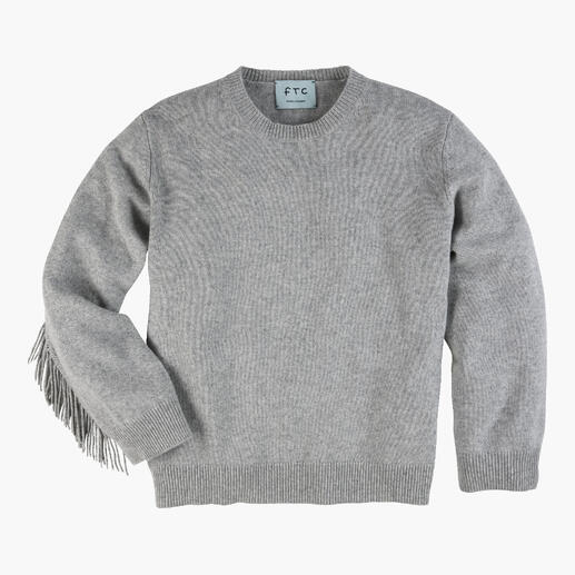 Grauem Pulli mit Fransen von FTC auf weißem Hintergrund.