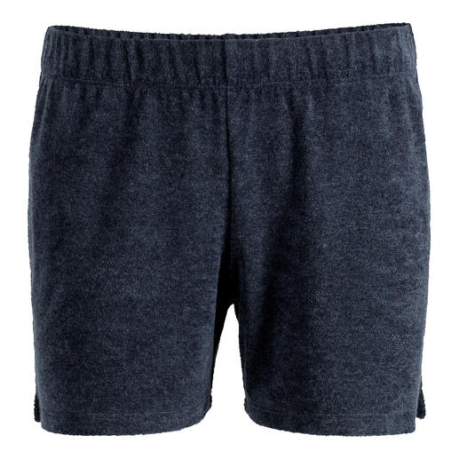 Dunkelblaue Frottee-Shorts mit elastischem Bund und seitlichen Schlitzen, auf einem weißen Hintergrund.