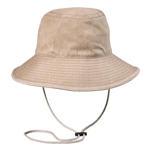 Beiger Bucket Hat mit Kordelzug auf weißem Hintergrund.