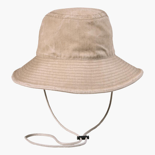 Beiger Bucket Hat mit Kordelzug auf weißem Hintergrund.