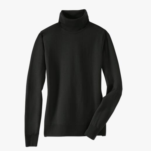 Dunkelgrüner Rollkragenpullover auf weißem Hintergrund