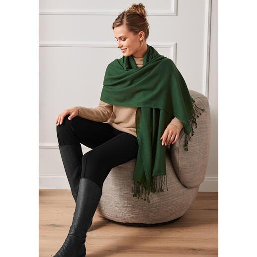 Der legendäre Ring-Schal aus reinem Pashmina – einer der besten Klassiker der Modegeschichte. Handgewebtes Pashmina: So zart, dass Sie diese Stola durch einen Fingerring ziehen können.