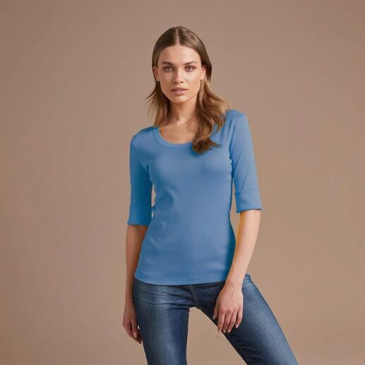 Blaues Wolff-Shirt, weibliches Modell auf neutralem Hintergrund.