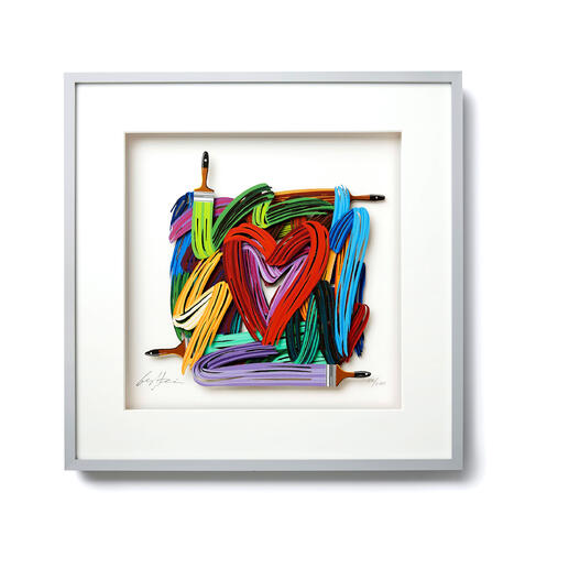 David Gerstein – Touching Heart David Gerstein: Israels bedeutendster Bildhauer. Handkolorierte Papier-Skulptur in 3D-Optik. Maße: 60 x 60 cm. Farbenfrohes Kunstwerk mit rotem Herz aus geformten Bändern in einem weißen Rahmen.