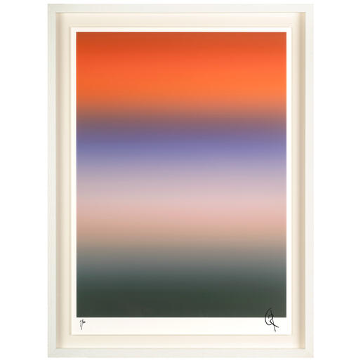 Charlotte Rother – Zwischentöne Nachwuchstalent Charlotte Rother: Zeitgenössische digitale Kunst auf höchstem Niveau. Ihre Edition „Zwischentöne“: Erstmals – und exklusiv – im Pro-Idee Kunstformat. Maße: 60 x 80 cm. Abstraktes Farbspiel mit sanften Übergängen in Orange, Lila und Grün in einem Rahmen.