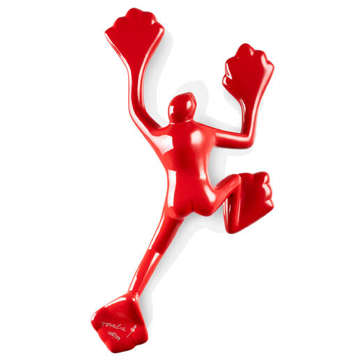 Dunkelrotes Skulptur in Form eines Männchens, das an die Wand greift.