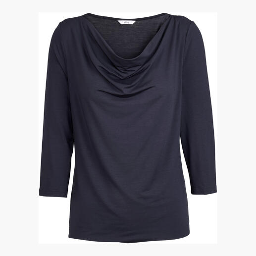 Vorderansicht des Modal Micro-Wasserfallkragen-Shirts in Schwarz auf weißem Hintergrund