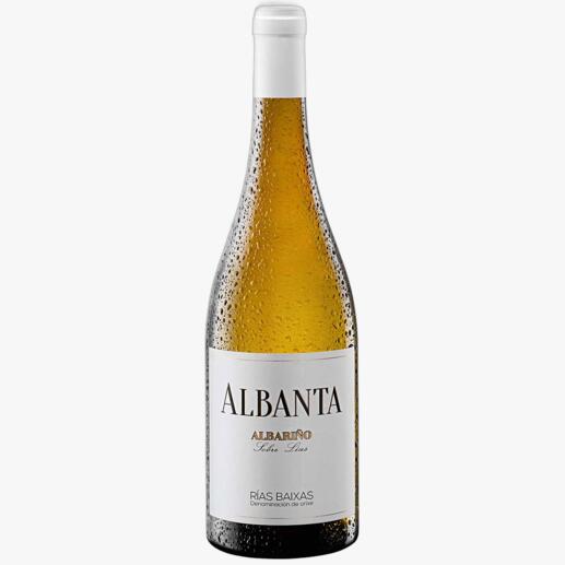Albanta Albariño Sobre Lias 2022, Altos de Torona, Rías Baixas D.O., Spanien 
            Verkostungssieger: der „beste spanische Weißwein“. Unter 154 Konkurrenten.*
            *internationalwinechallenge.com
        