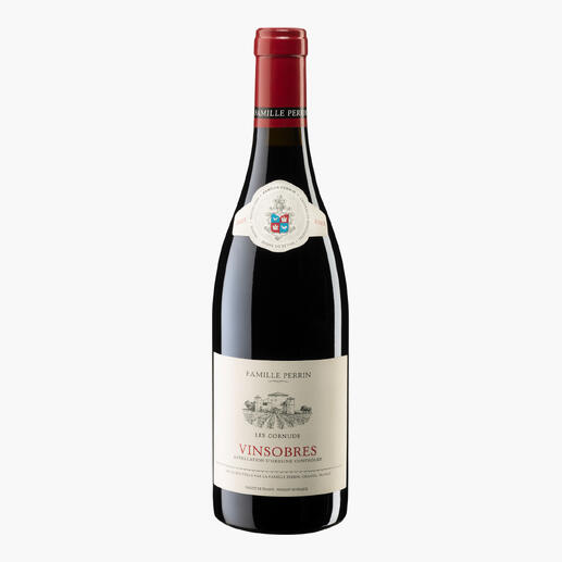 Flasche Rotwein mit Etikett vor weißem Hintergrund