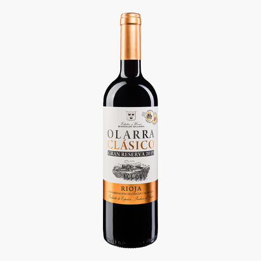 Olarra Clásico Gran Reserva 2019 Weinflasche auf weißem Hintergrund.