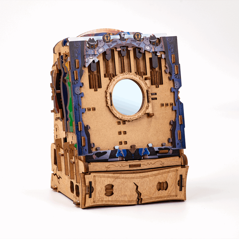 Wunderschöne Holzbox mit Spiegel und Schublade in detailreichen Designs.