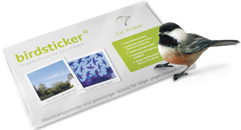 Verpackung der birdsticker mit einem Vogel auf hellen Hintergrund.