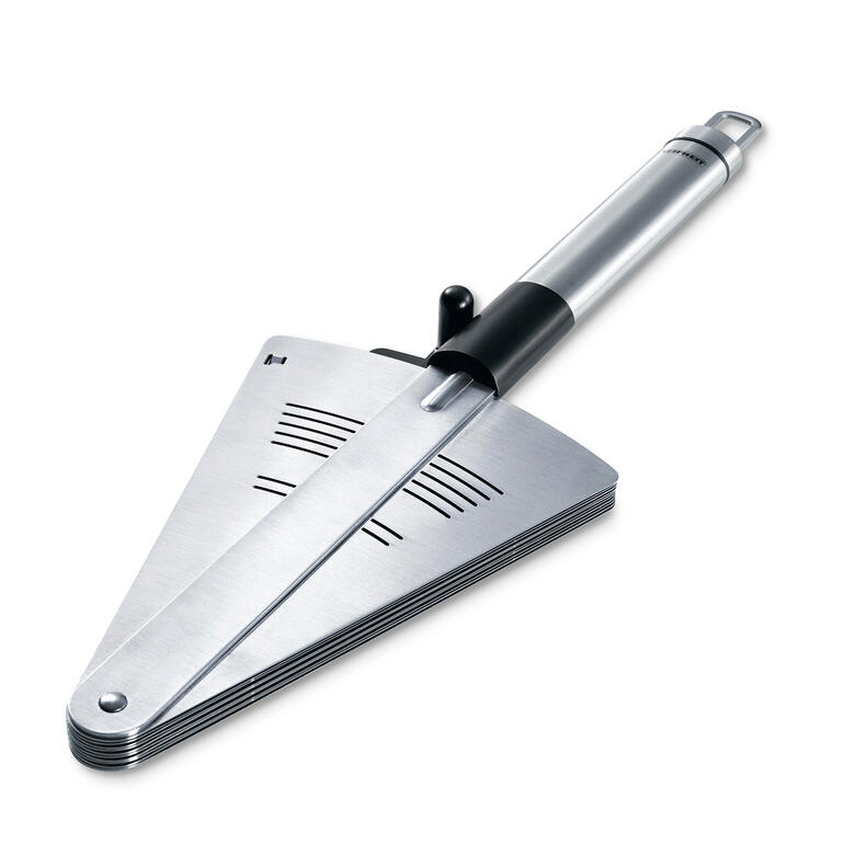 Zusammengelegt ca. 45,5 cm lang. Zusammengeklappter Silberner Spritzschutz-Fächer