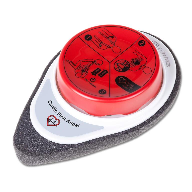 Defibrillator Cardio First Angel mit Anleitung auf rotem Knopf