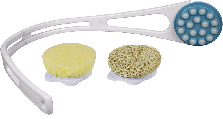 3 Aufsätze für eine perfekte Rückenpflege: Cremer, Bürste und Schwamm. Rückenpflege-Set mit Bürstenaufsätzen auf weißem Hintergrund.