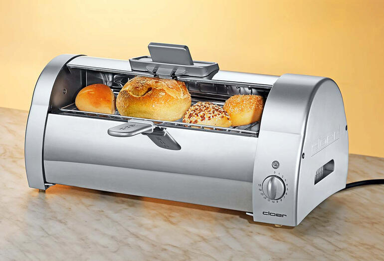 Brötchen-Bäcker „Deluxe“ aus Edelstahl mit frisch gebackenen Brötchen.