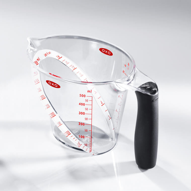 500 ml OXO-Messbecher, 500 ml, transparent mit roten Skalenmarkierungen.